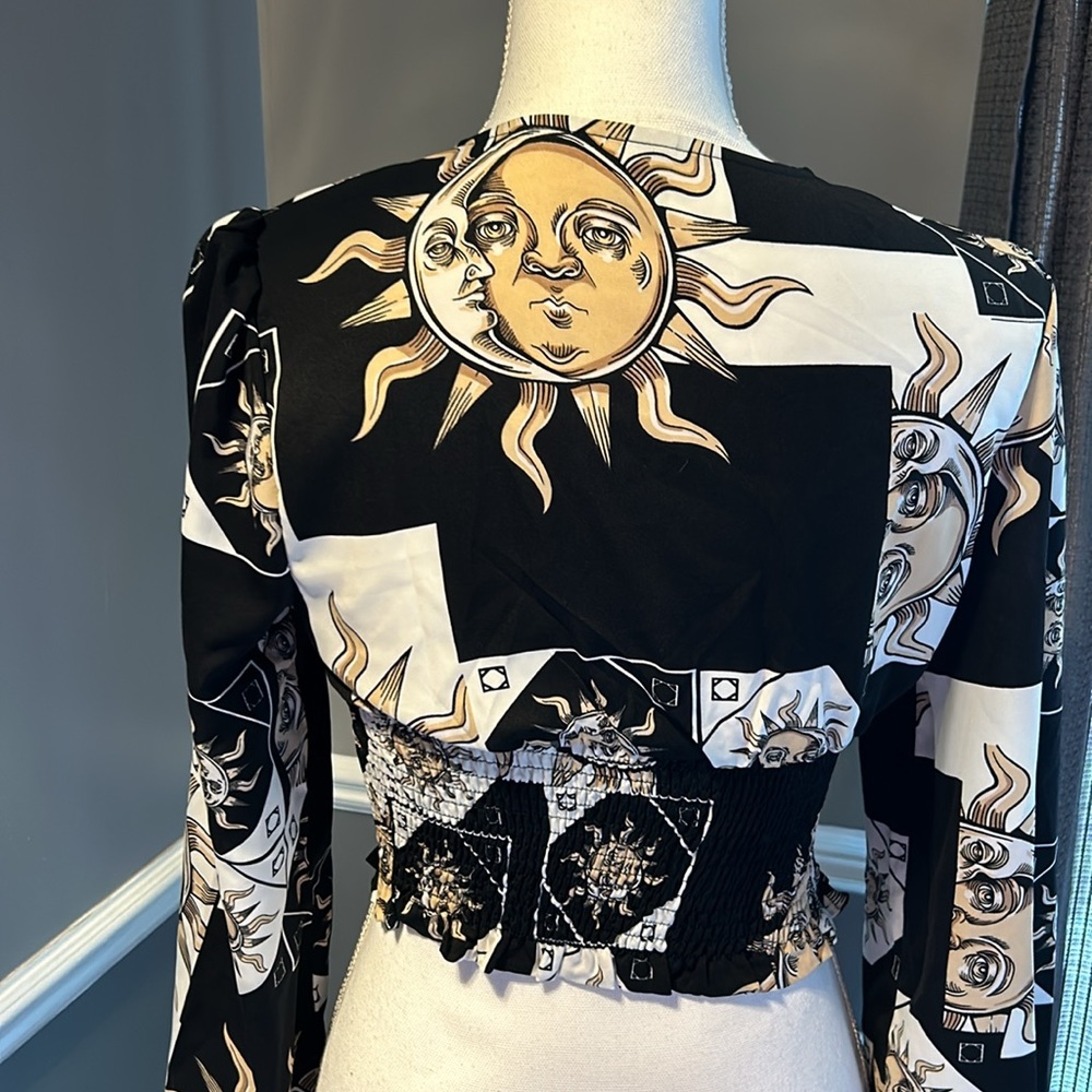 Cute moon 🌙 top - Picture 5 of 5